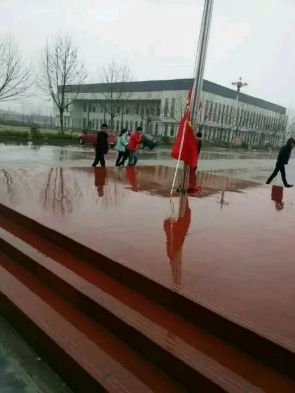河南数百学生连日示威砸学校降国旗