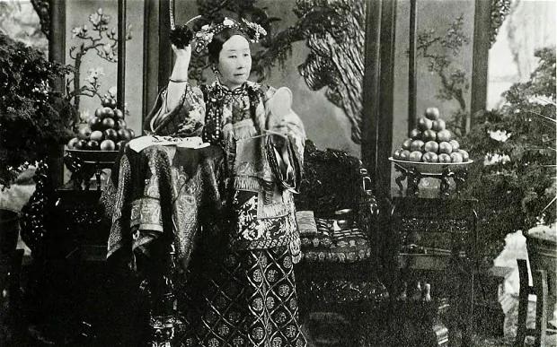 罕见大人头照 “真人跟照片绝不一样” 照片无法呈现的慈禧