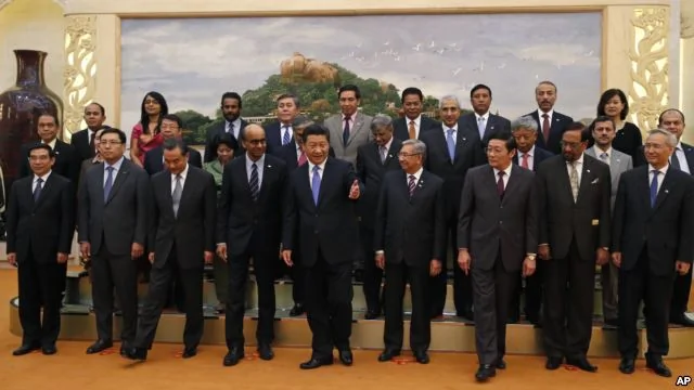 2014年10月24日中共國家主席習近平(中)在北京參加亞洲基礎設施投資銀行簽字儀式