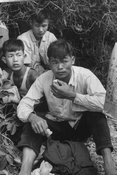 62年港人为救大陆饥民躺在车前阻止遣返