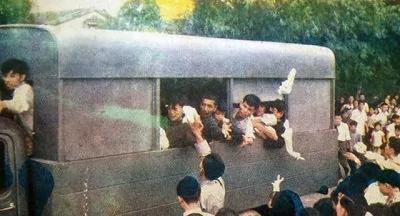 62年港人为救大陆饥民躺在车前阻止遣返