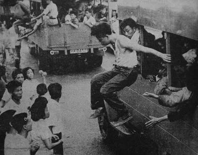 62年港人为救大陆饥民躺在车前阻止遣返
