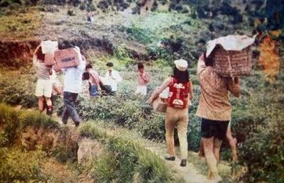 62年港人为救大陆饥民躺在车前阻止遣返
