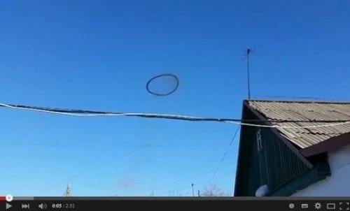 哈萨克天空出现神秘黑圈