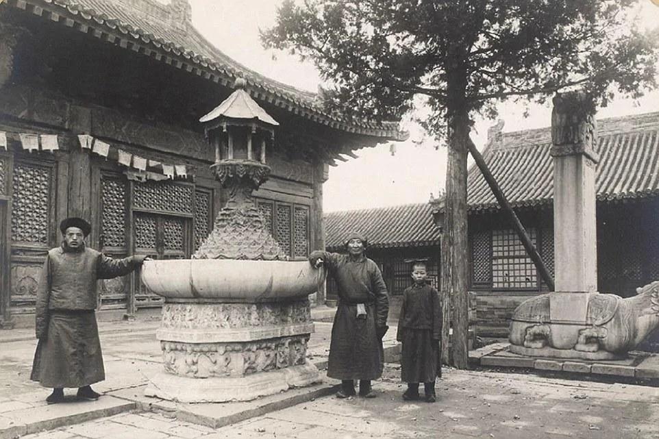 在自拍杆和游客潮诞生之前:清朝时的北京旧照
