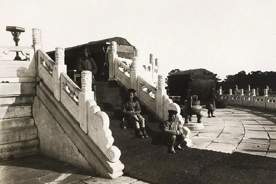 在自拍杆和游客潮诞生之前:清朝时的北京旧照