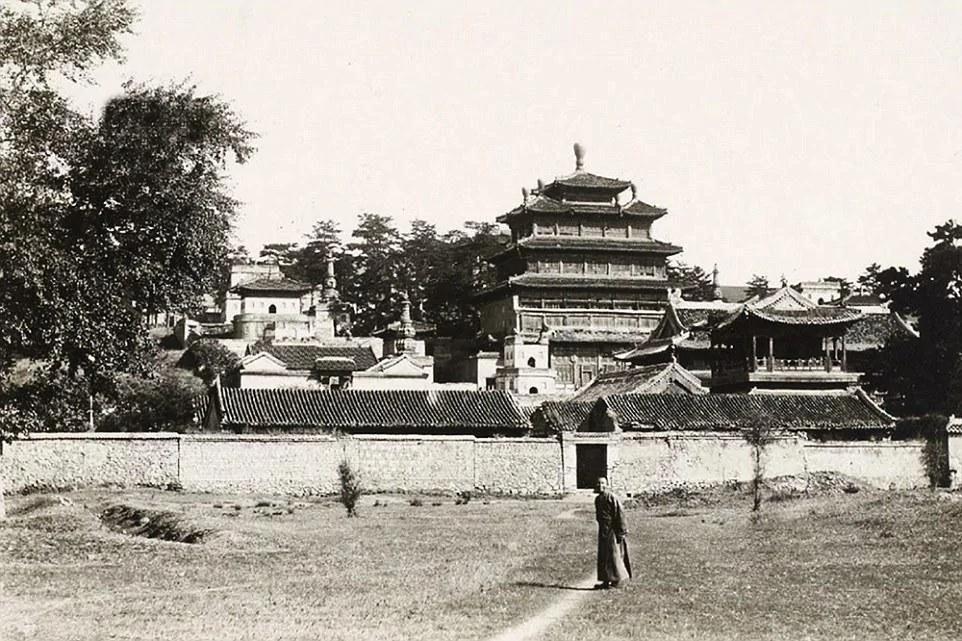 在自拍杆和游客潮诞生之前:清朝时的北京旧照