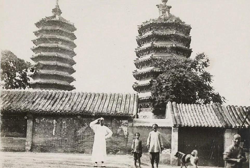 在自拍杆和游客潮诞生之前:清朝时的北京旧照