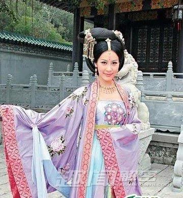 中国有这么一位皇后 街上抓帅哥度良宵