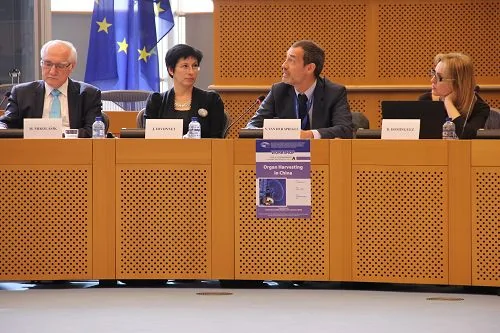 人權小組委員會（DROI）的歐洲議員米羅斯拉夫•米可拉什科（左一）主持了這次重要會議