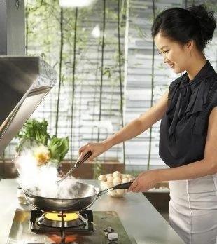 都是炒菜油烟害的!美亚裔肺癌患者四成不吸烟