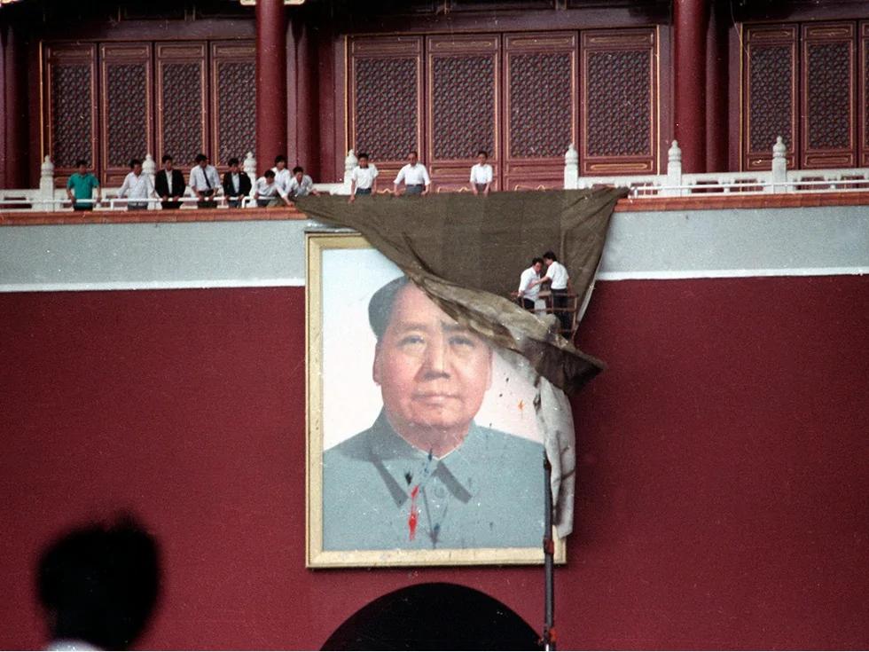 天安门毛像四次污损案盘点