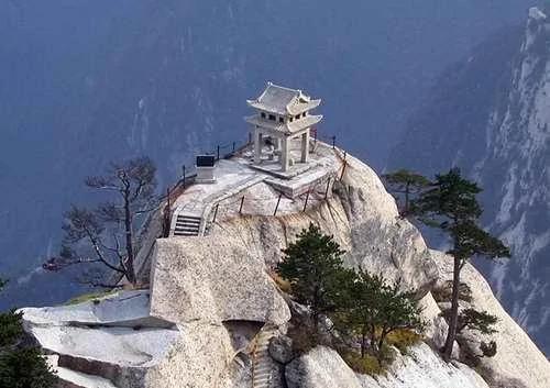 为何〝华山自古一条路〞?