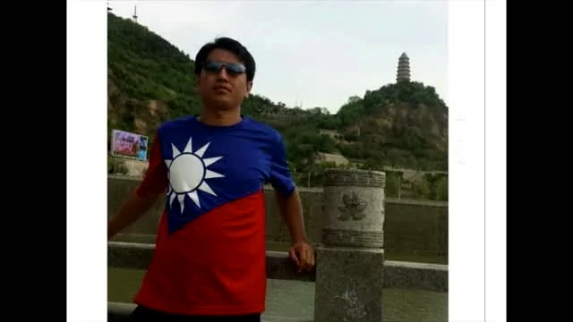 陸男穿中華民國國旗遭捕台網友關注