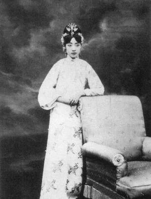 故宫66年来首次展出老照片 17岁婉容秀美照片