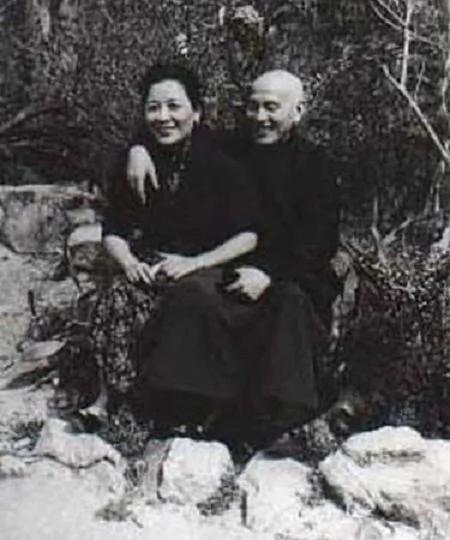 宋美龄在蒋介石的灵柩中放了些什么