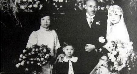宋美龄在蒋介石的灵柩中放了些什么
