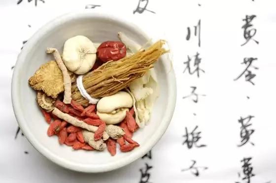 夏季易上火 中医手把手教你选“清火药”