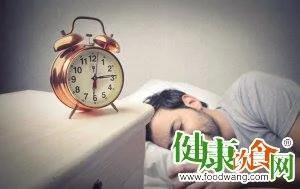 明明很困却睡不着可能缺营养!
