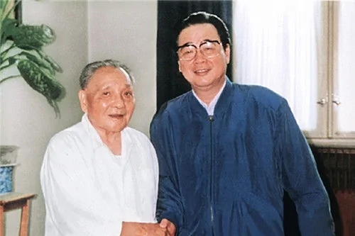 鄧小平（左）原稱鄧先聖，李鵬原名原來是李遠芃，真的不說不知。