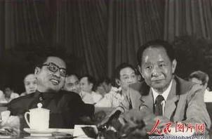 乔石胡耀邦性格大相径庭 乔为何被胡看中