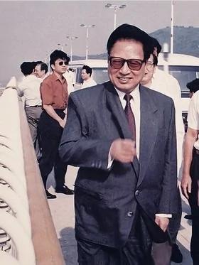 乔石胡耀邦性格大相径庭 乔为何被胡看中