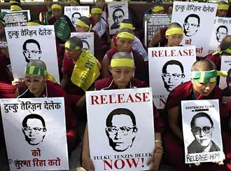 Demonstration für die Freilassung von Tulku Tenzin Delek Rinpoche in Indien