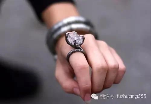 戒指千万别乱戴 男人 女人戒指戴法的解读