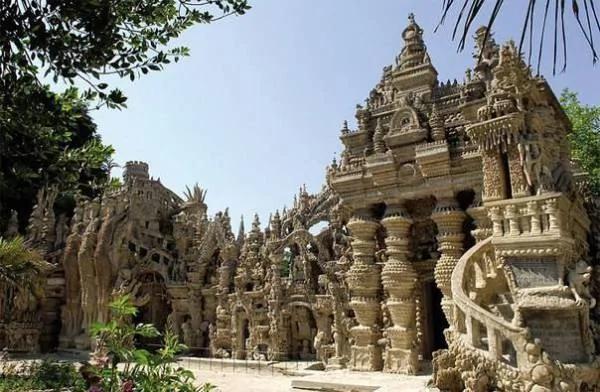 这座城堡竟然是一个邮递员独自33年,天天捡石头建成的!最后还变成了文化遗产!