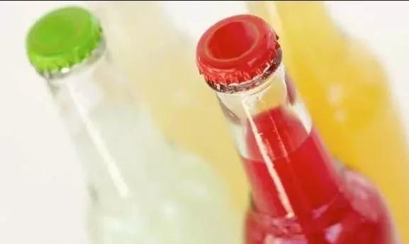 视频:现场揭秘!碳酸饮料勾兑真相,你还敢多喝吗?!