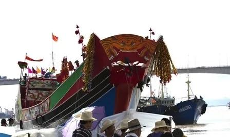 大暑民间送大暑船吃仙草 送瘟进补清暑