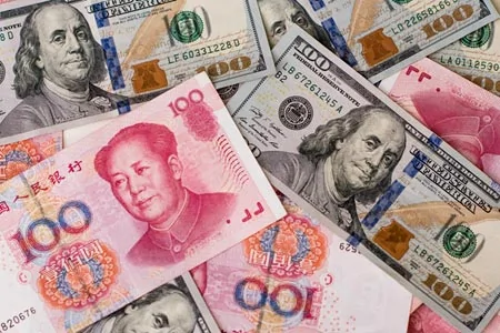 Renminbi and US dollar banknotes.(File photo/CFP)