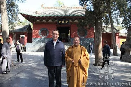 郭伯雄退休後曾參訪少林寺受到釋永信熱情接待