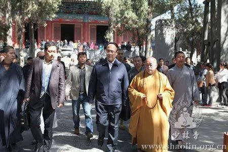 郭伯雄退休後曾參訪少林寺受到釋永信熱情接待