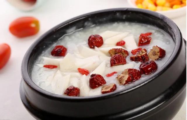 夏天早晨 先来一碗“养胃粥”