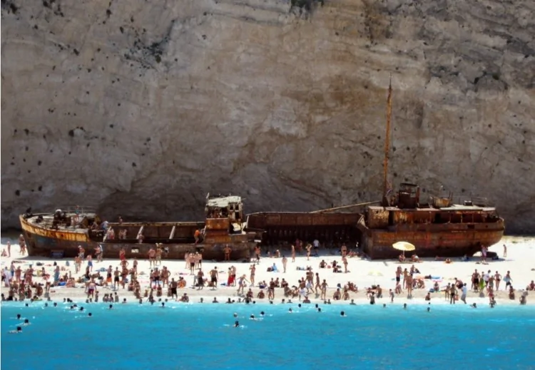 世界最美的海灘—希腊沉船灣Navagio4