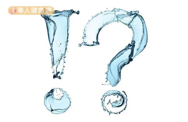 水分补充≠大量喝水 防中暑别做错