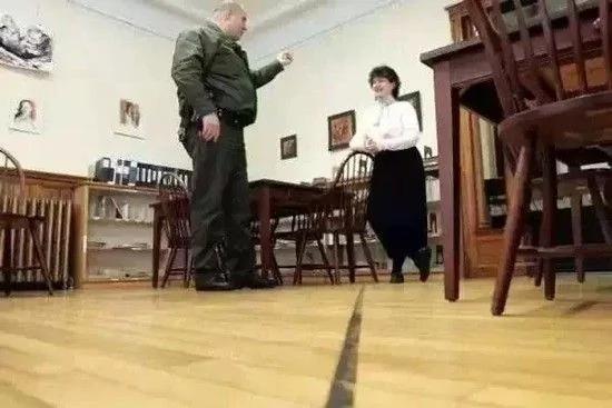 一间房子 两个国家 世界上13条最奇葩的国界线