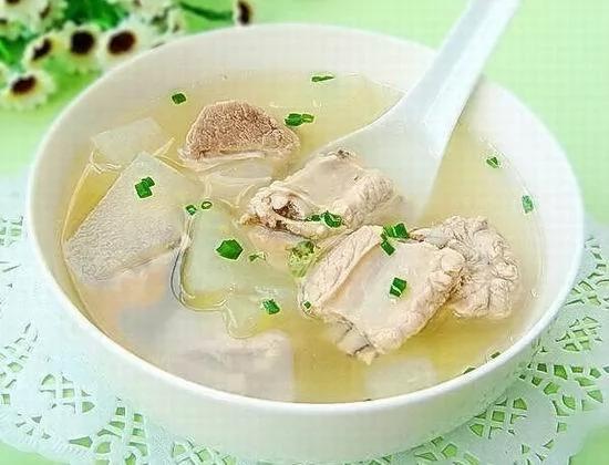 年轻女子喝了一年骨头汤,为什么会严重缺钙骨折?〝吃什么补什么〞的真相在这里!(图)