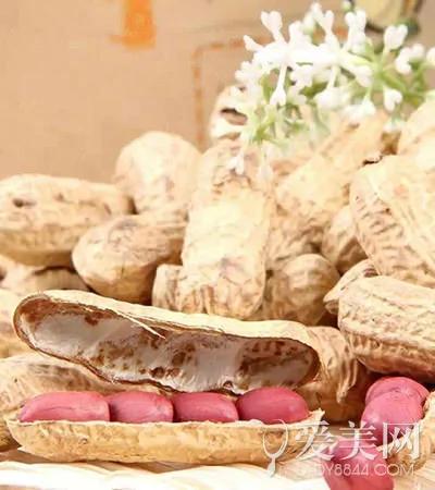 黄牙齿有救了 5分钟居然就把整年累积的黄牙垢都去除了!
