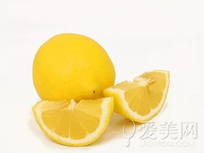 黄牙齿有救了 5分钟居然就把整年累积的黄牙垢都去除了!