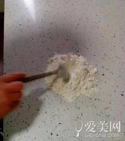 黄牙齿有救了 5分钟居然就把整年累积的黄牙垢都去除了!