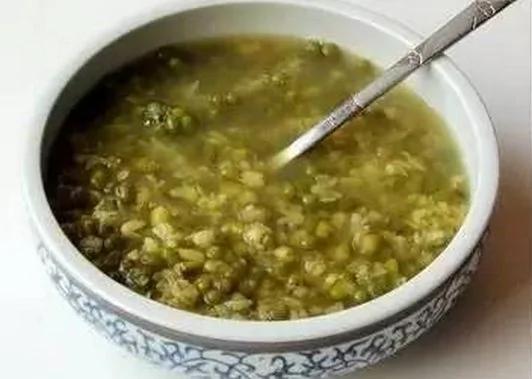 藏私房钱时,一定记得在钱中间夹一张纸!关键时刻能救你一命!