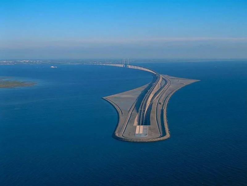 连接丹麦与瑞典的跨海大桥中途消失,太酷了!