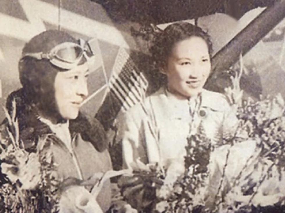 绝色女星投身抗战 驾机环球飞行募捐