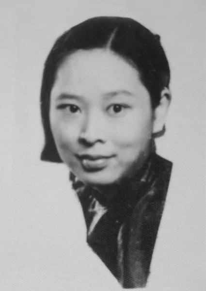 曾国潘家族美女篮球队罕见合影