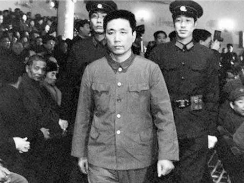 王洪文的奢侈生活 曾为夺主席位做准备