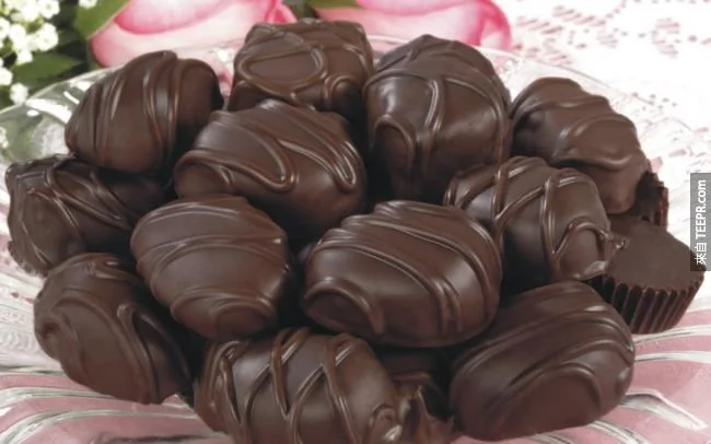6.黑巧克力會幫助你體內「好」的細菌。