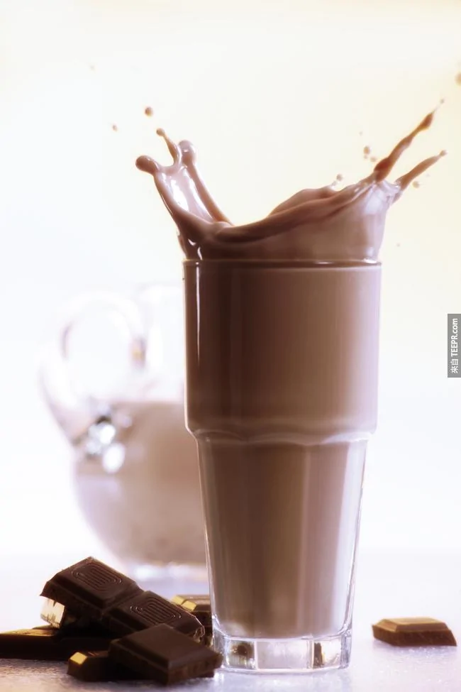 20.巧克力牛奶是在運動鍛鍊完，店裡頭最常販賣用來補充蛋白質的奶昔口味。