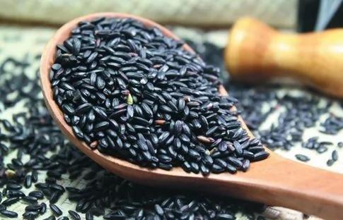 担心染色黑米、黑芝麻?教你10秒钟识别术